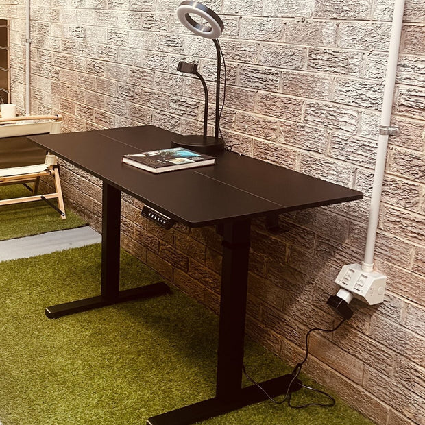 140 x 70cm Electric Standing Desk Height Adjustable Motorised Electric Sit Stand in Black